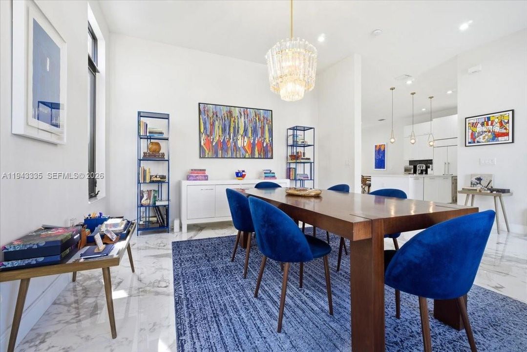 Vendido Recientemente: $2,100,000 (5 camas, 4 baños, 4444 Pies cuadrados)