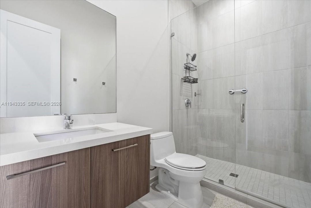 2nd bed in-suite bath