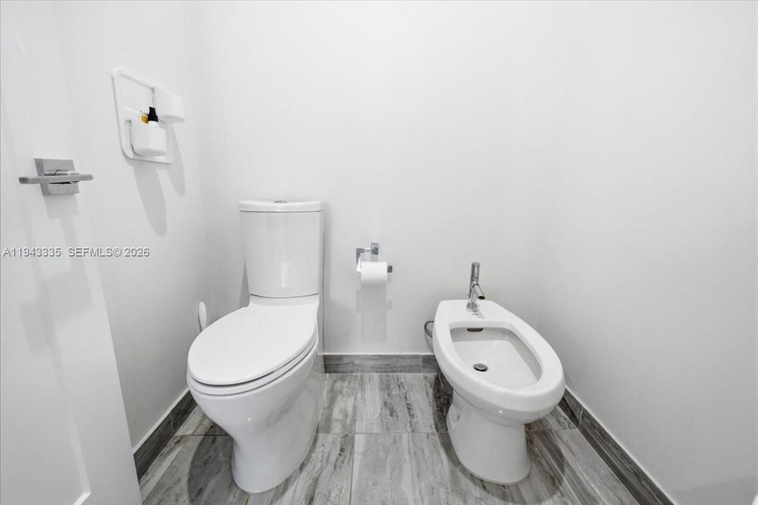 Vendido Recientemente: $2,100,000 (5 camas, 4 baños, 4444 Pies cuadrados)