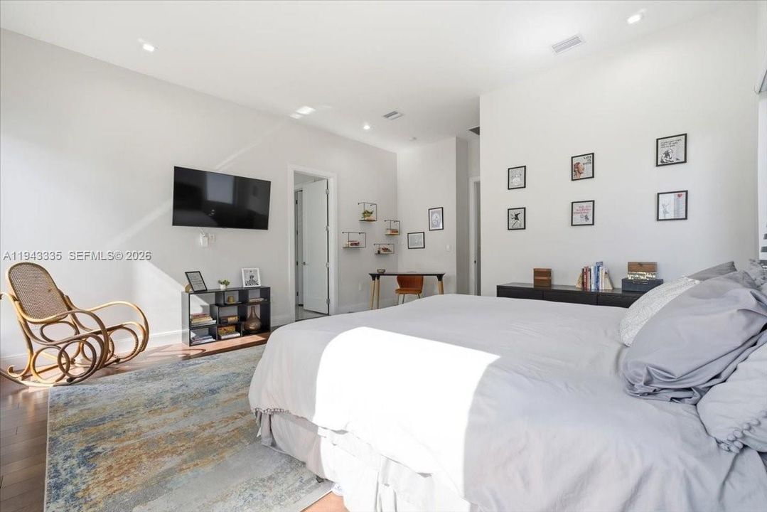 Vendido Recientemente: $2,100,000 (5 camas, 4 baños, 4444 Pies cuadrados)