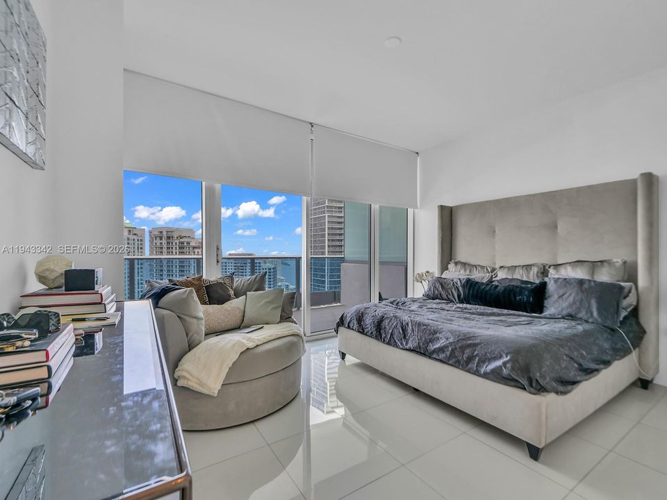 For Sale: $1,200,000 (2 beds, 2 baths, 1255 Square Feet)