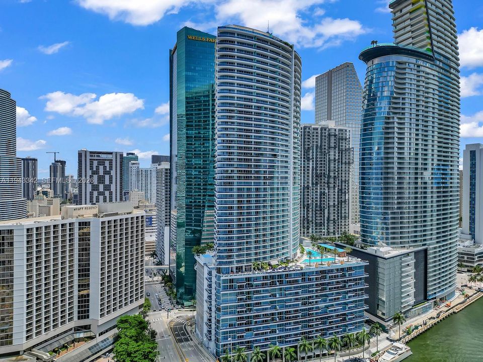 For Sale: $1,200,000 (2 beds, 2 baths, 1255 Square Feet)