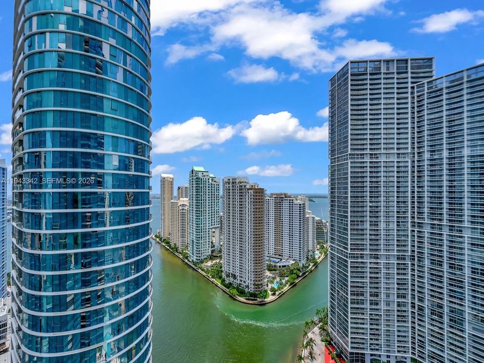 For Sale: $1,200,000 (2 beds, 2 baths, 1255 Square Feet)