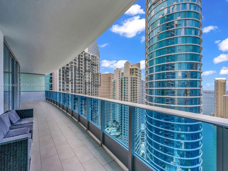For Sale: $1,200,000 (2 beds, 2 baths, 1255 Square Feet)