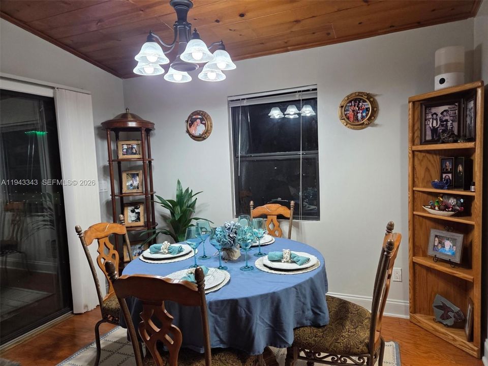 En Renta: $1,600 (1 camas, 1 baños, 988 Pies cuadrados)