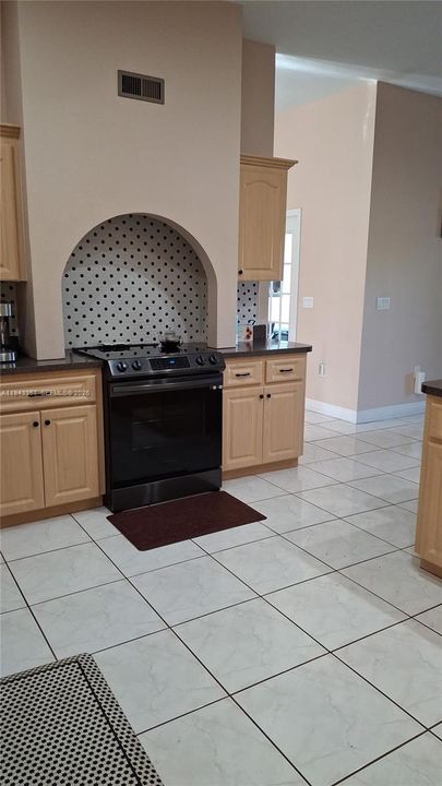 Vendido Recientemente: $619,000 (5 camas, 3 baños, 2756 Pies cuadrados)