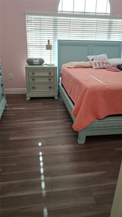 Vendido Recientemente: $619,000 (5 camas, 3 baños, 2756 Pies cuadrados)