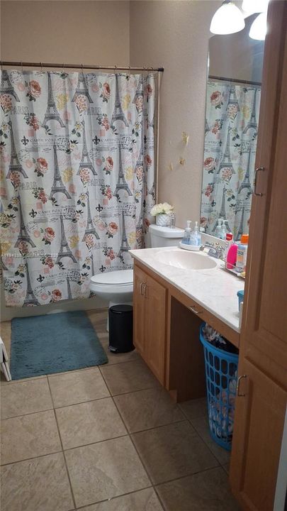 Vendido Recientemente: $619,000 (5 camas, 3 baños, 2756 Pies cuadrados)
