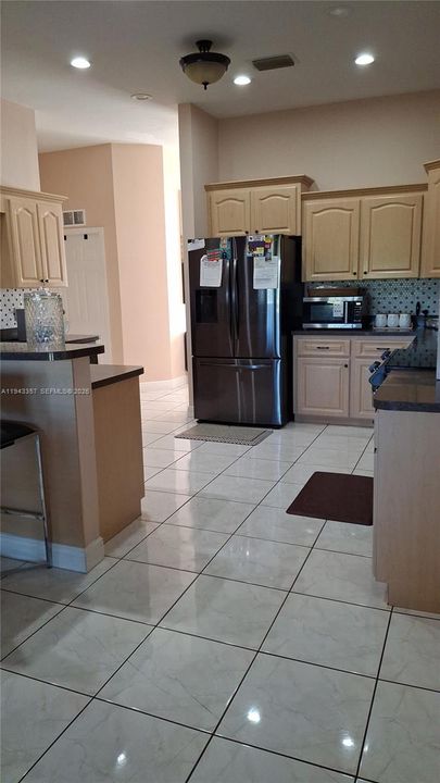 Vendido Recientemente: $619,000 (5 camas, 3 baños, 2756 Pies cuadrados)