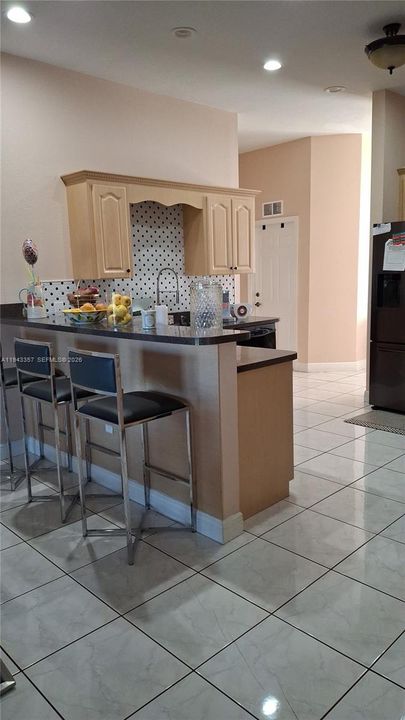 Vendido Recientemente: $619,000 (5 camas, 3 baños, 2756 Pies cuadrados)