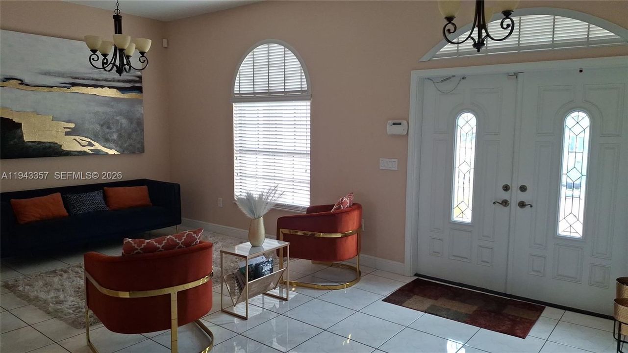Vendido Recientemente: $619,000 (5 camas, 3 baños, 2756 Pies cuadrados)