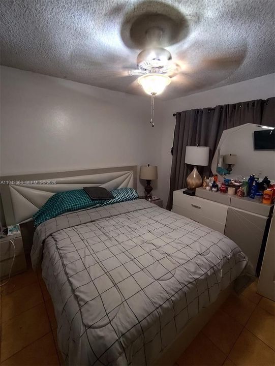 На продажу: $160,000 (2 спален, 2 ванн, 800 Квадратных фут)