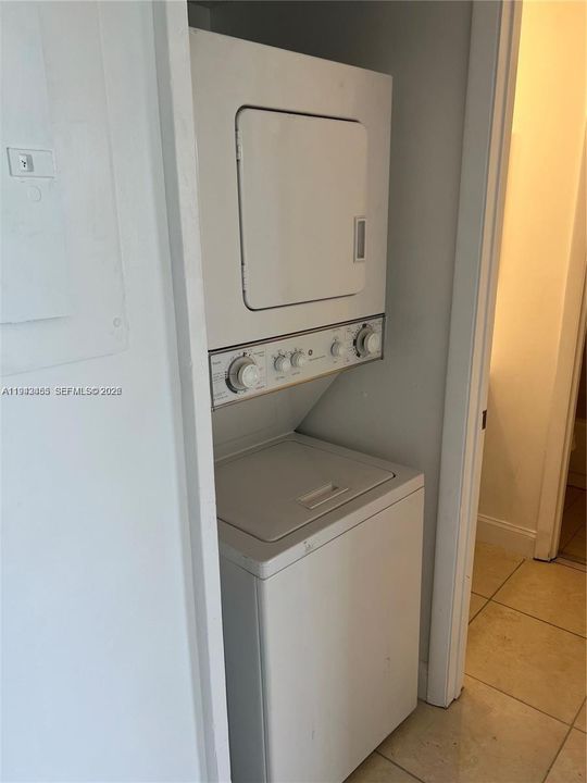 На продажу: $180,900 (2 спален, 2 ванн, 960 Квадратных фут)