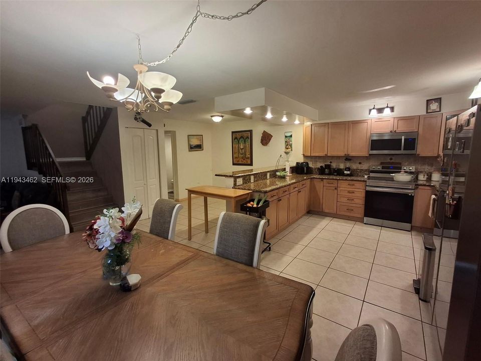 En Venta: $355,000 (3 camas, 2 baños, 1722 Pies cuadrados)