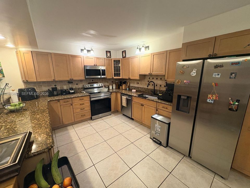 En Venta: $355,000 (3 camas, 2 baños, 1722 Pies cuadrados)