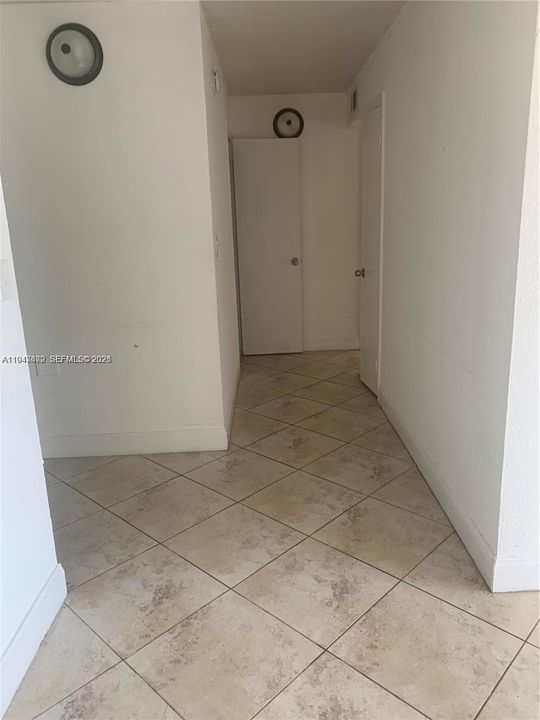 For Sale: $160,900 (2 beds, 1 baths, 1075 Square Feet)