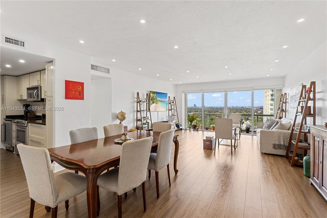 For Sale: $700,000 (2 beds, 2 baths, 1188 Square Feet)