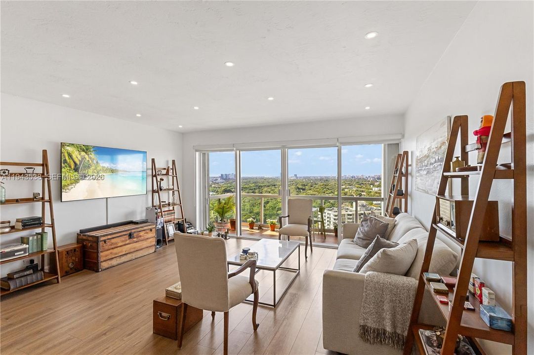 For Sale: $700,000 (2 beds, 2 baths, 1188 Square Feet)
