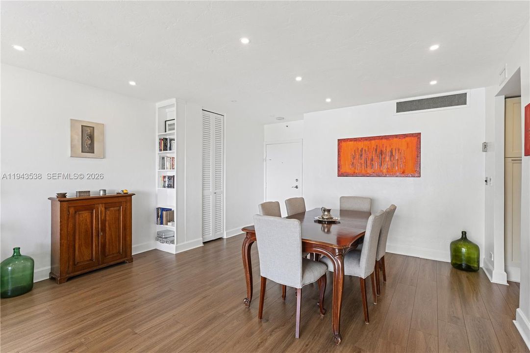 For Sale: $700,000 (2 beds, 2 baths, 1188 Square Feet)