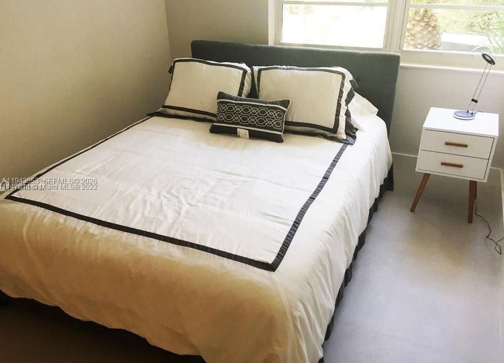 For Sale: $379,000 (1 beds, 1 baths, 550 Square Feet)