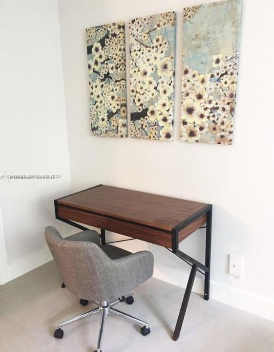 For Sale: $379,000 (1 beds, 1 baths, 550 Square Feet)