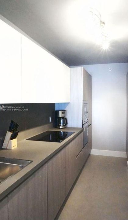 For Sale: $379,000 (1 beds, 1 baths, 550 Square Feet)