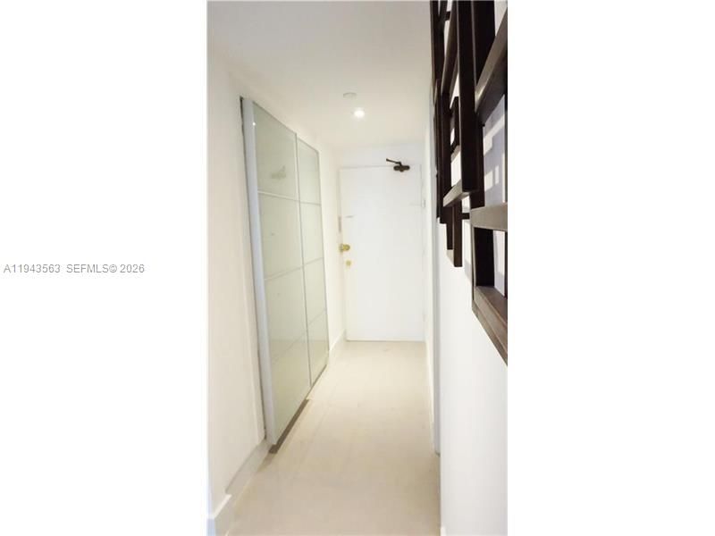 For Sale: $385,000 (1 beds, 1 baths, 525 Square Feet)
