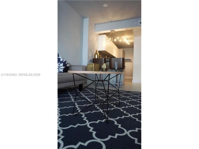 For Sale: $385,000 (1 beds, 1 baths, 525 Square Feet)