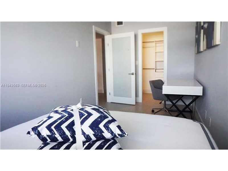 For Sale: $385,000 (1 beds, 1 baths, 525 Square Feet)