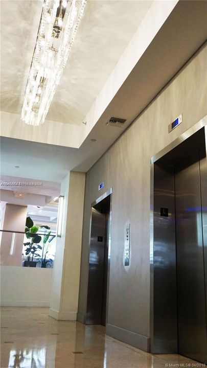 For Sale: $385,000 (1 beds, 1 baths, 525 Square Feet)