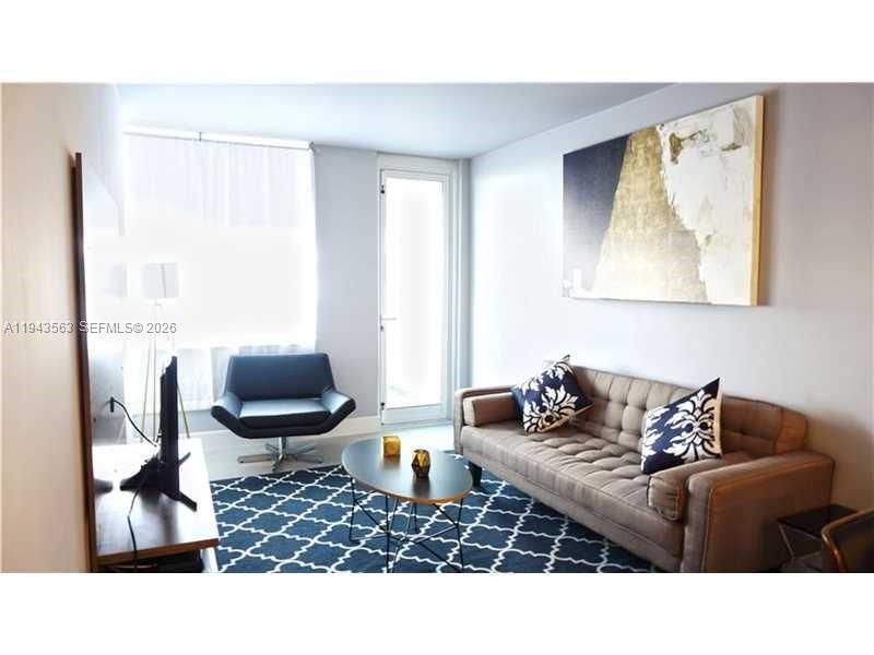 For Sale: $385,000 (1 beds, 1 baths, 525 Square Feet)