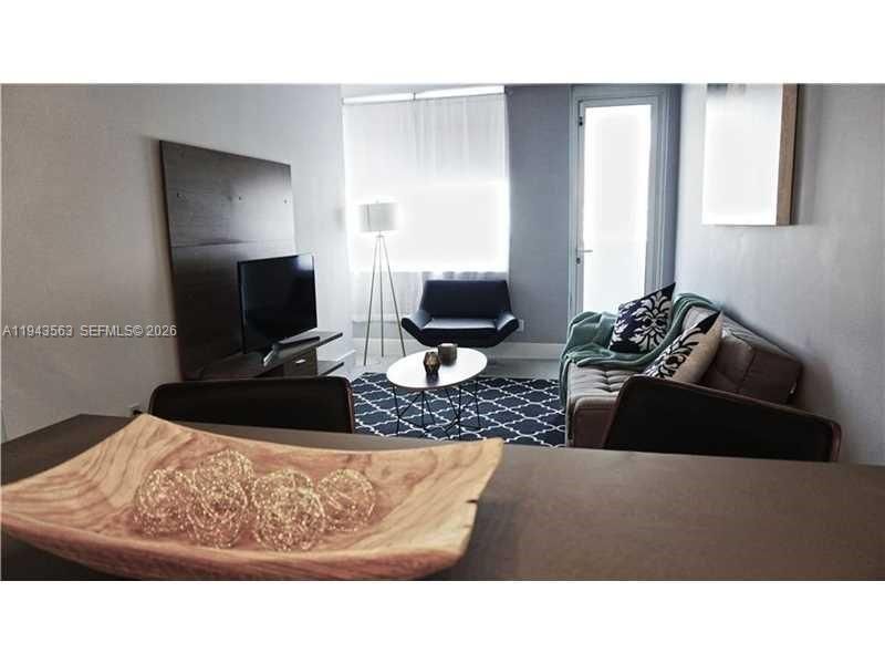 For Sale: $385,000 (1 beds, 1 baths, 525 Square Feet)