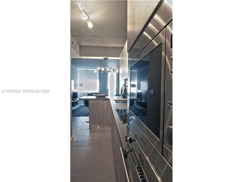 For Sale: $385,000 (1 beds, 1 baths, 525 Square Feet)