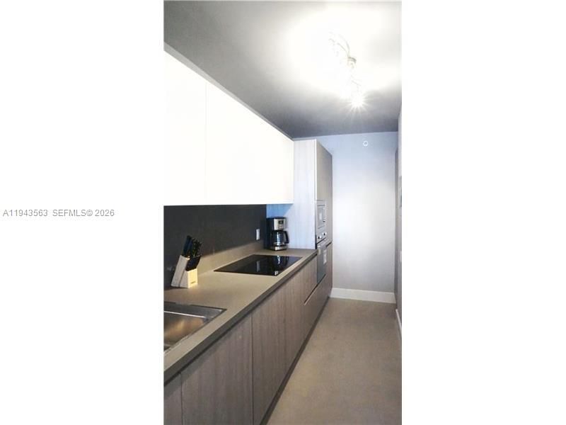 For Sale: $385,000 (1 beds, 1 baths, 525 Square Feet)