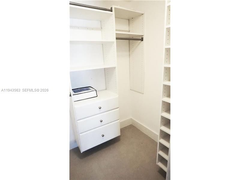 For Sale: $385,000 (1 beds, 1 baths, 525 Square Feet)