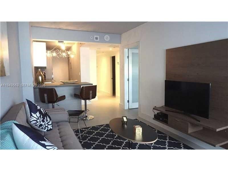 For Sale: $385,000 (1 beds, 1 baths, 525 Square Feet)