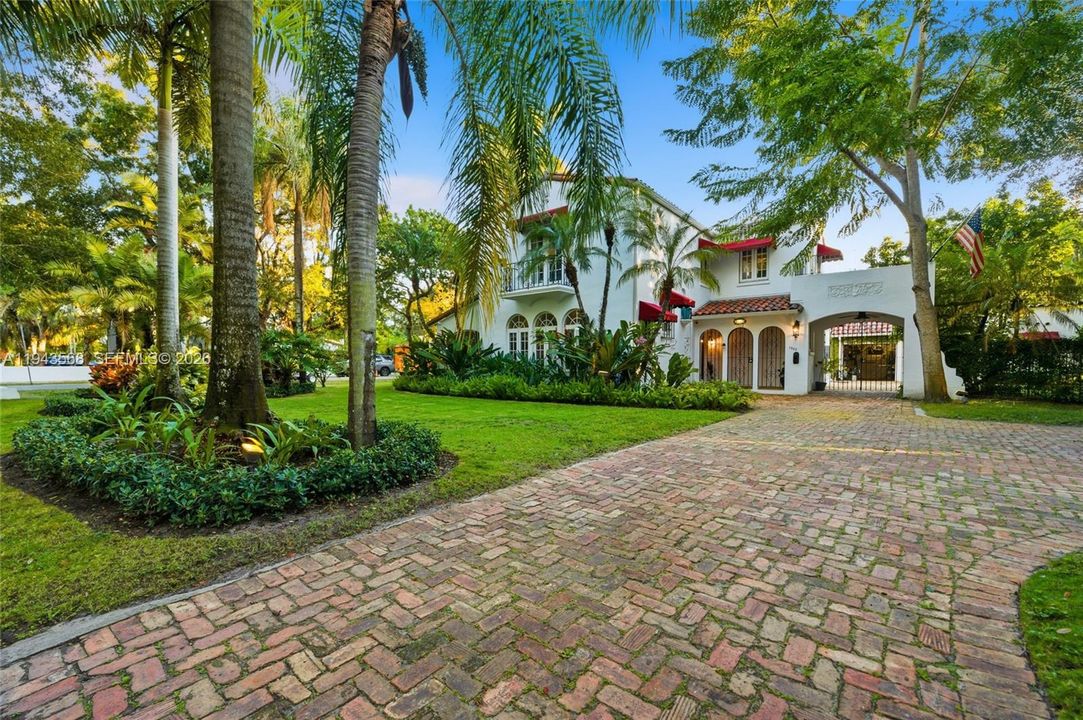 Недавно продано: $2,489,500 (4 спален, 3 ванн, 2438 Квадратных фут)