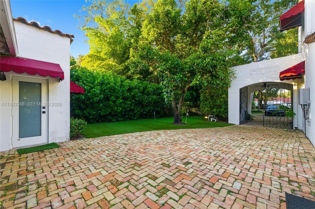 private putting green and door to 1/1 guest quarters