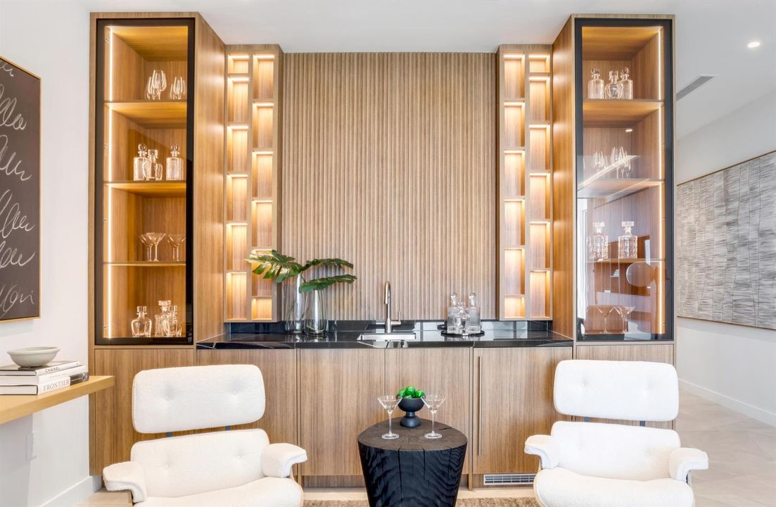 BAR LOUNGE