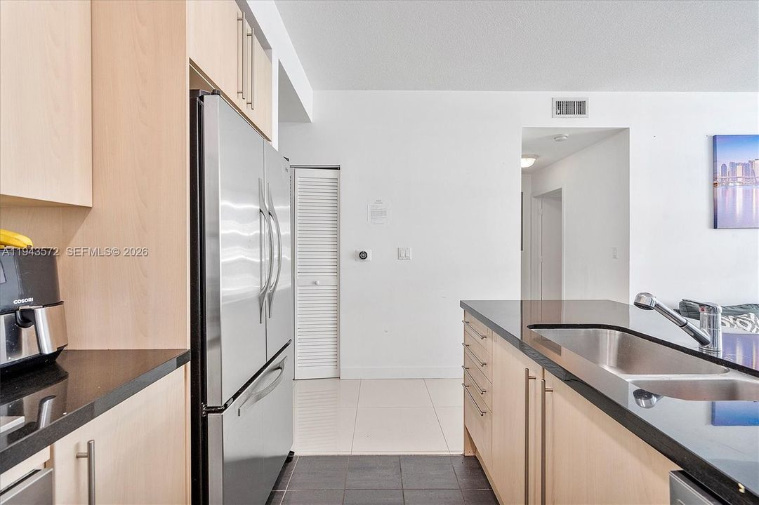 Activo con contrato: $599,000 (2 camas, 2 baños, 1106 Pies cuadrados)