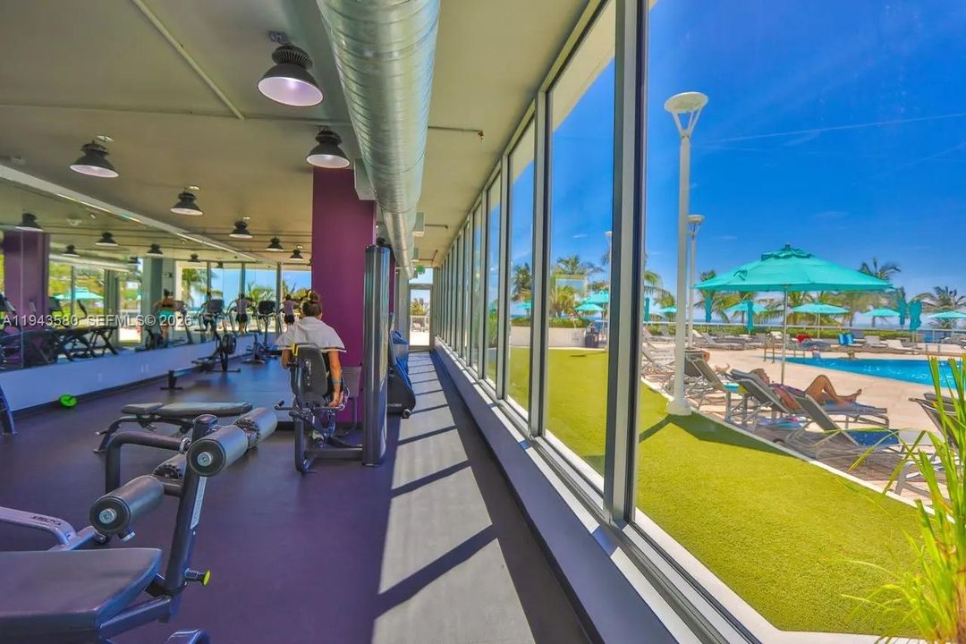 For Sale: $389,000 (1 beds, 1 baths, 560 Square Feet)