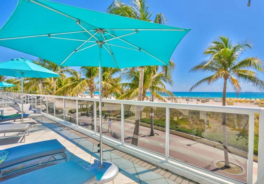 For Sale: $389,000 (1 beds, 1 baths, 560 Square Feet)