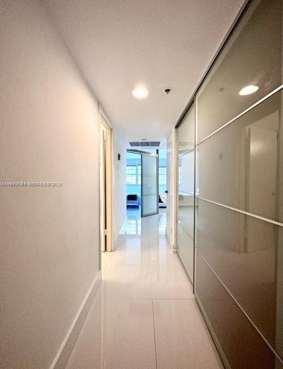 For Sale: $415,000 (1 beds, 1 baths, 550 Square Feet)