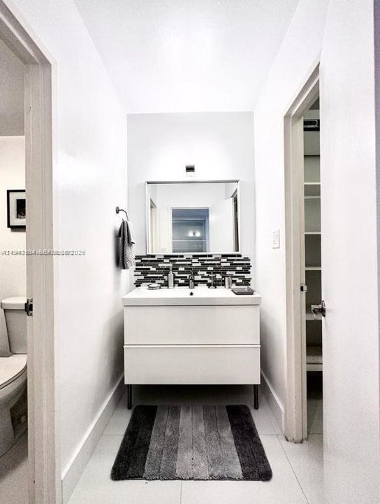 For Sale: $415,000 (1 beds, 1 baths, 550 Square Feet)
