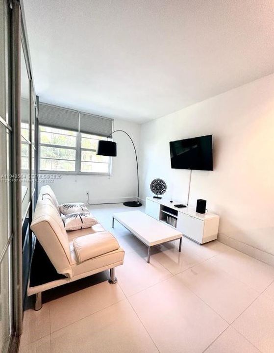 For Sale: $415,000 (1 beds, 1 baths, 550 Square Feet)