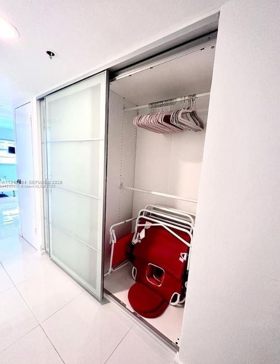 For Sale: $415,000 (1 beds, 1 baths, 550 Square Feet)