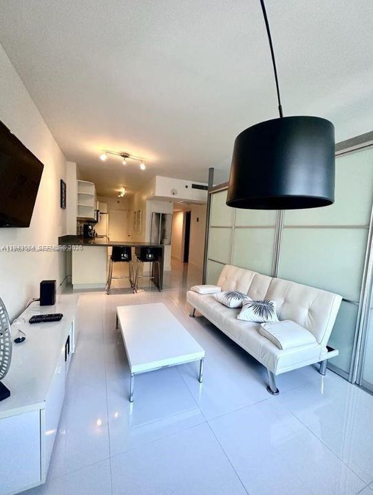 For Sale: $415,000 (1 beds, 1 baths, 550 Square Feet)