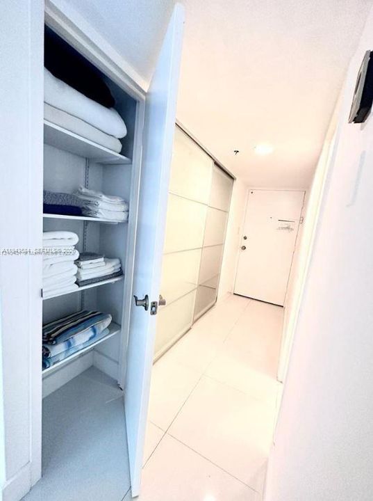 For Sale: $415,000 (1 beds, 1 baths, 550 Square Feet)