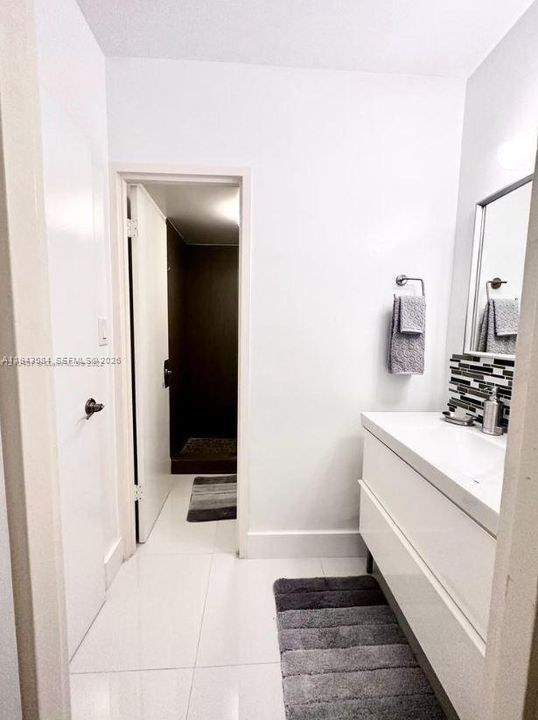 For Sale: $415,000 (1 beds, 1 baths, 550 Square Feet)