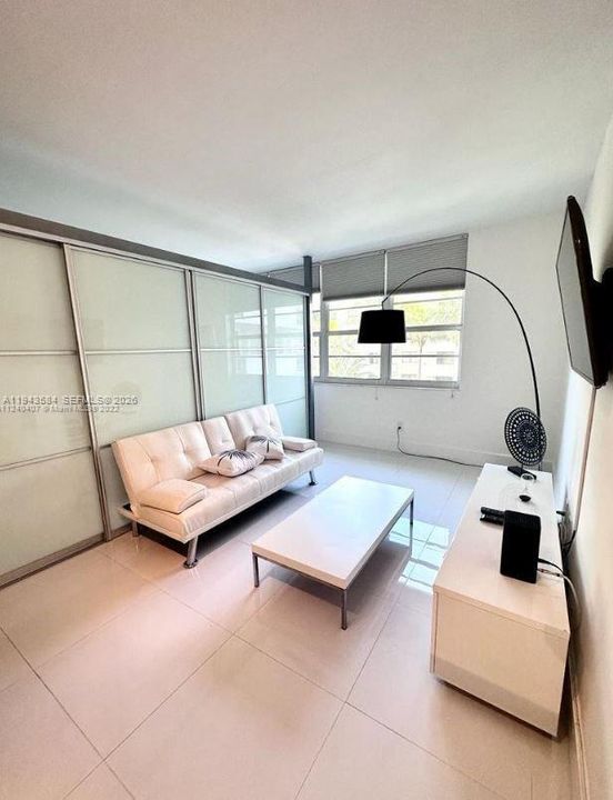 For Sale: $415,000 (1 beds, 1 baths, 550 Square Feet)